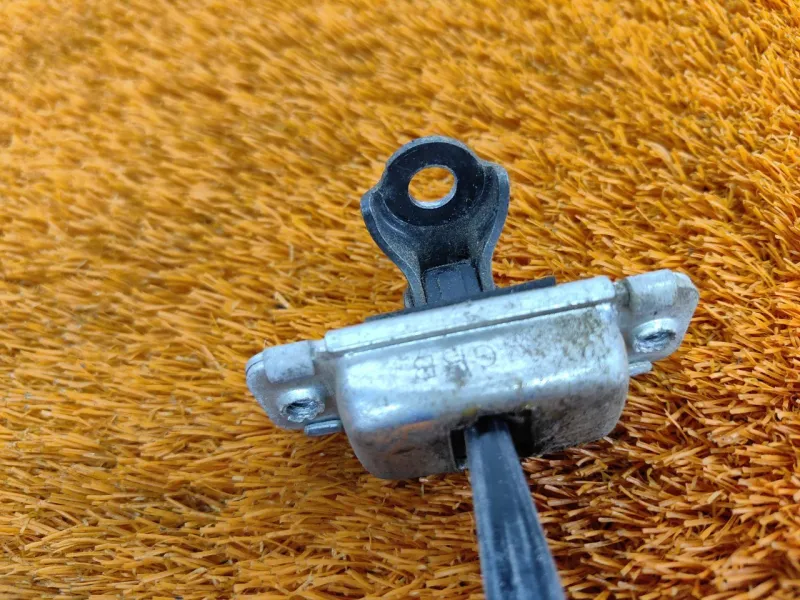 Ограничитель двери