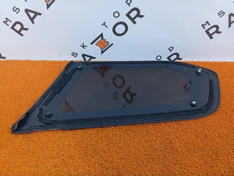 Стекло кузовное глухое