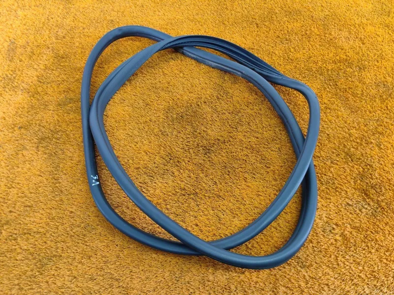 Уплотнитель проема двери