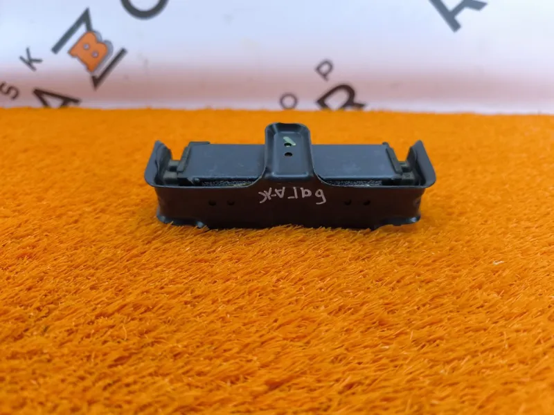 Демпфер крышки багажника