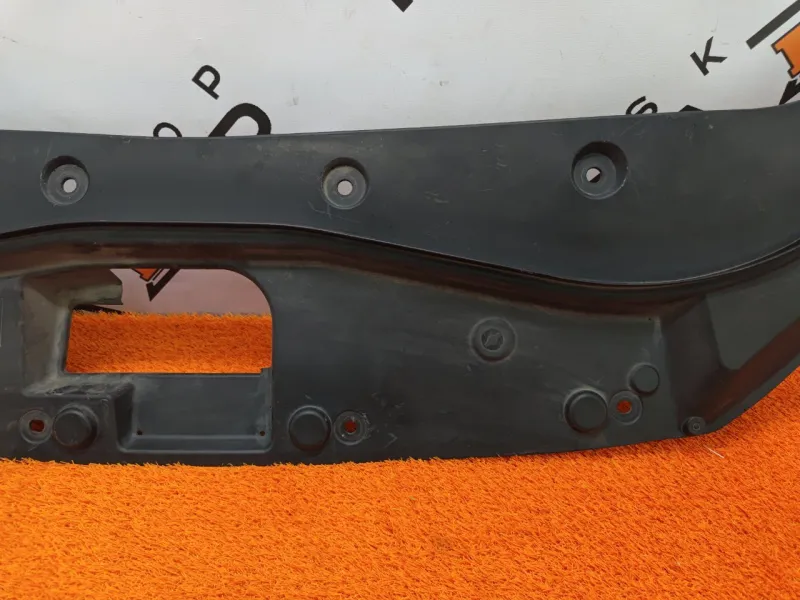 Накладка замка капота