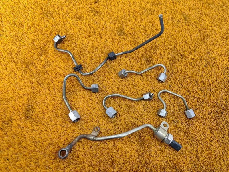 Трубка топливная