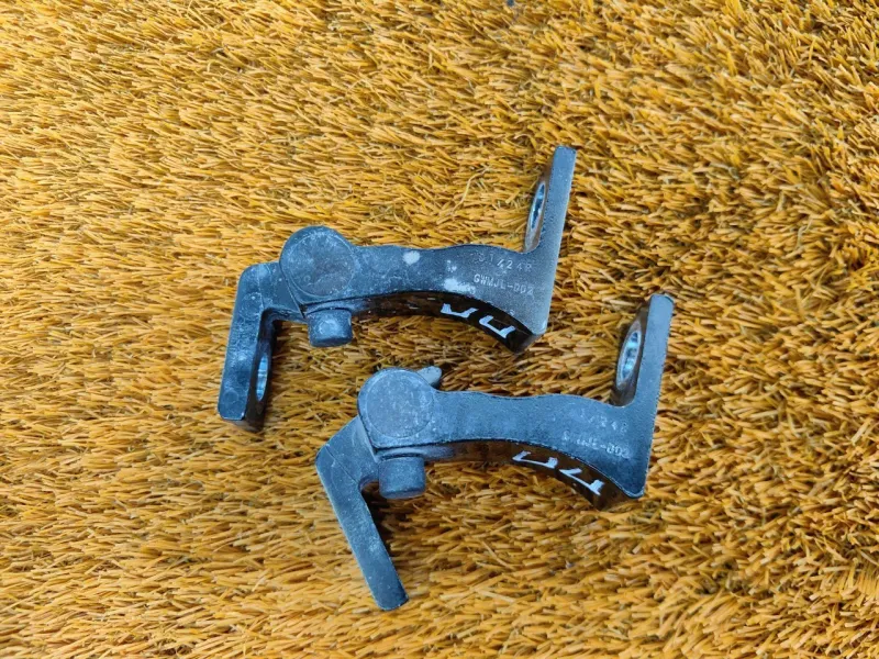 Петля двери