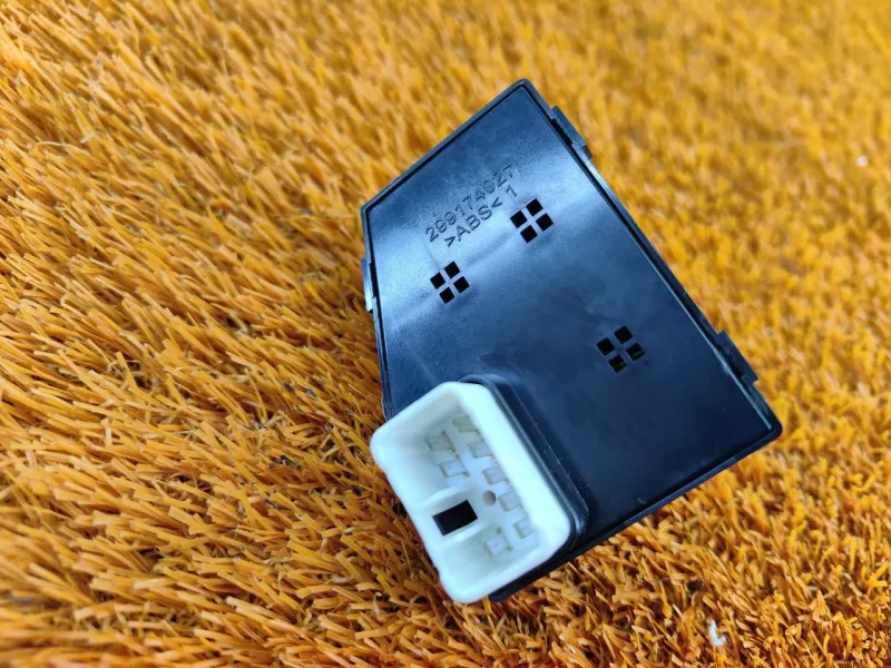 Кнопка стеклоподъемника