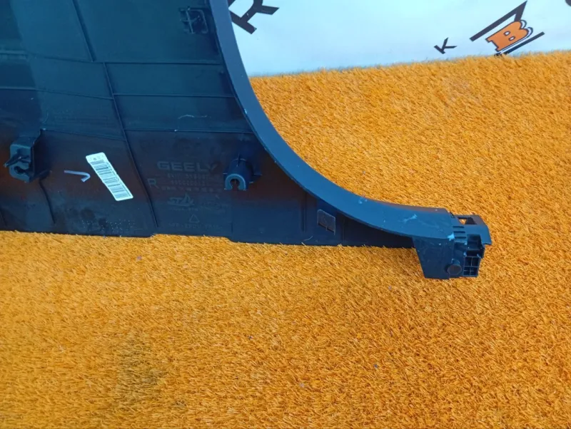 Обшивка центральной стойки