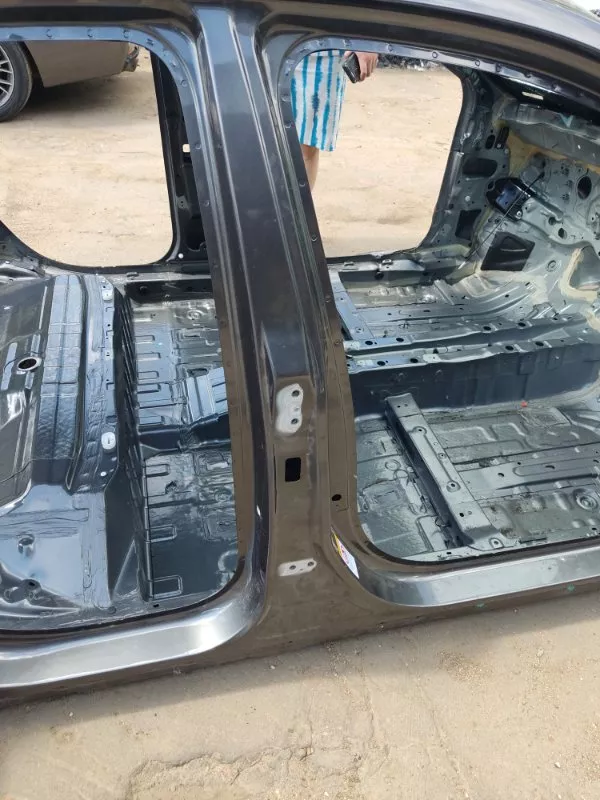 Порог с центральной стойкой