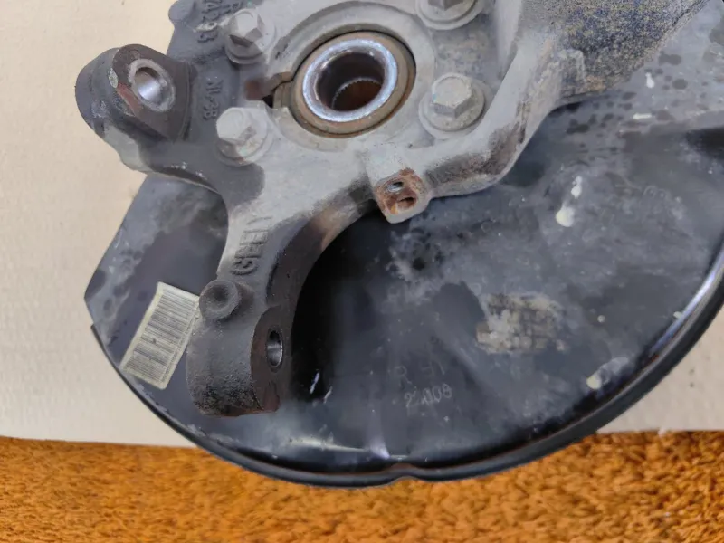 Кулак поворотный