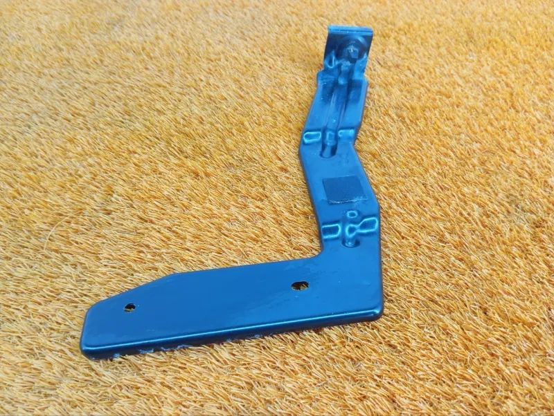 Кронштейн заднего бампера