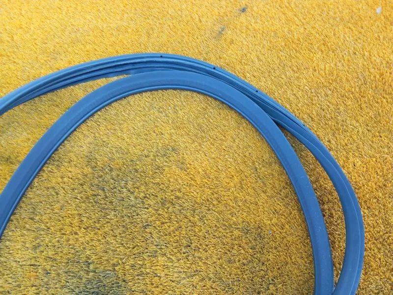 Уплотнитель проема двери