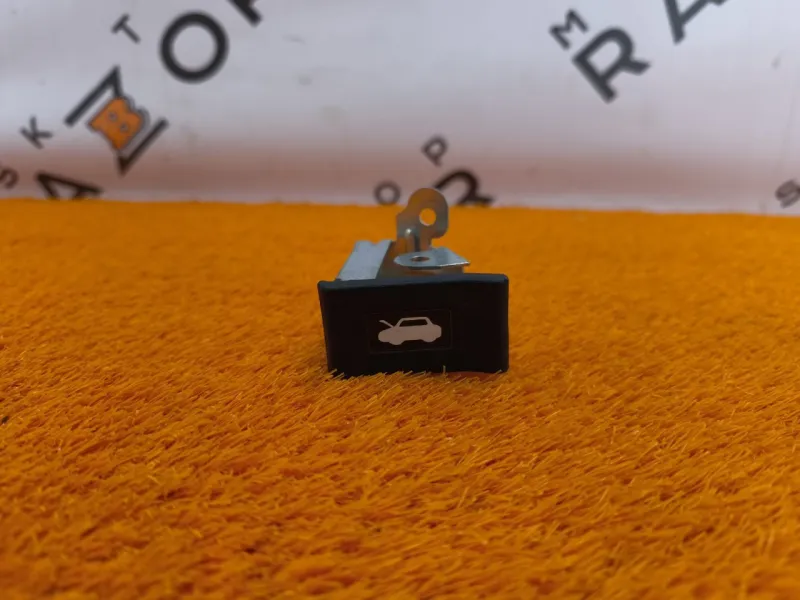 Ручка открывания капота