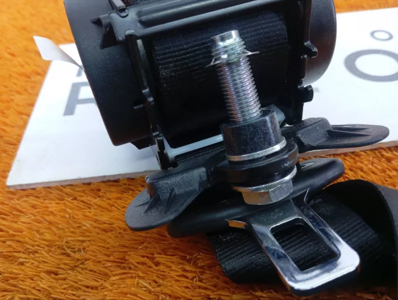 Ремень безопасности