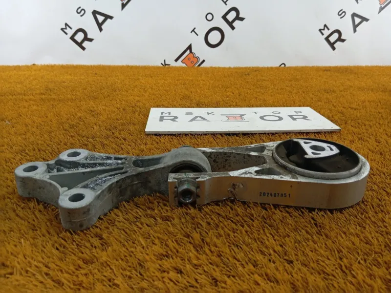 Подушка двигателя