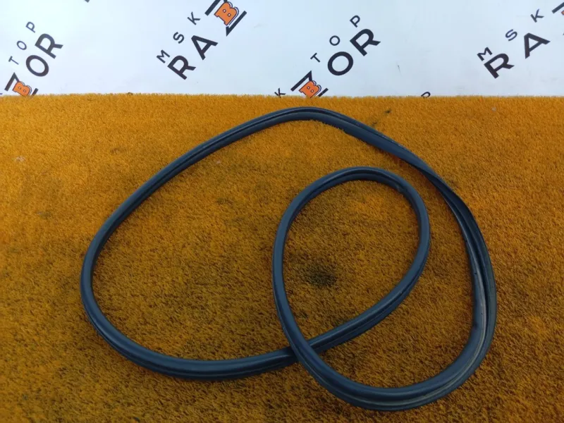 Уплотнитель проема двери