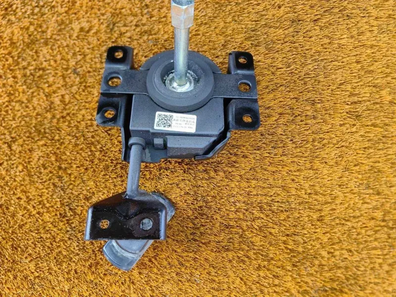 Крепление запасного колеса