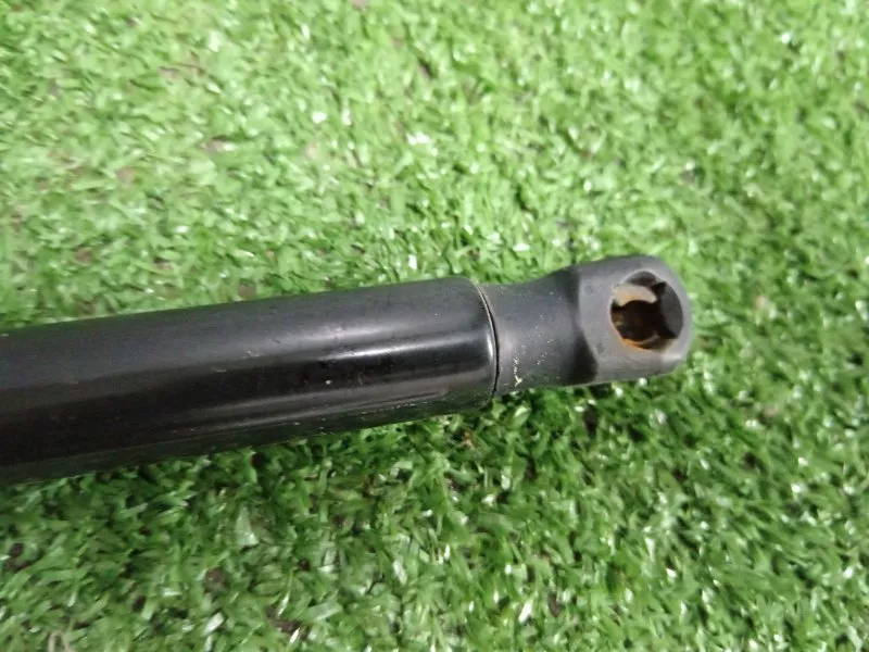 Амортизатор багажника