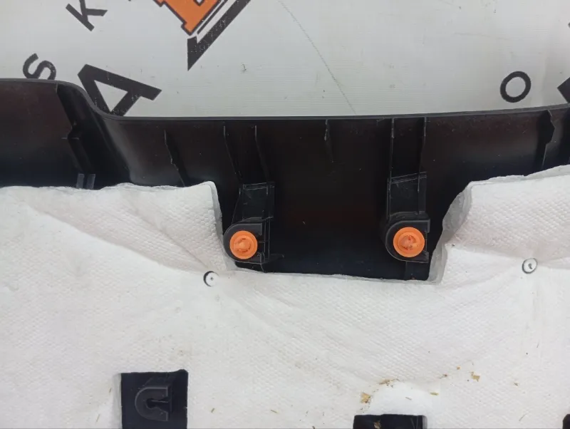 Обшивка двери багажника