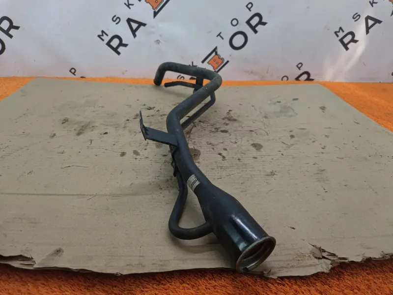 Горловина топливного бака