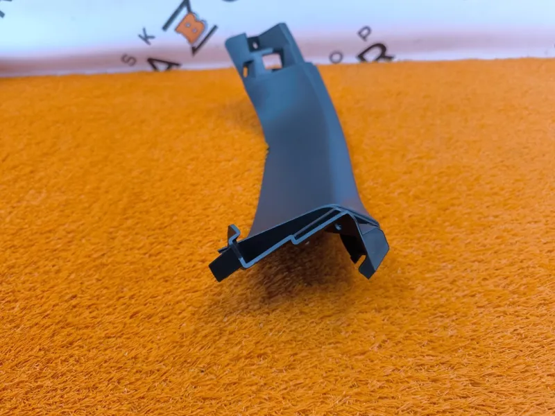 Обшивка крышки багажника