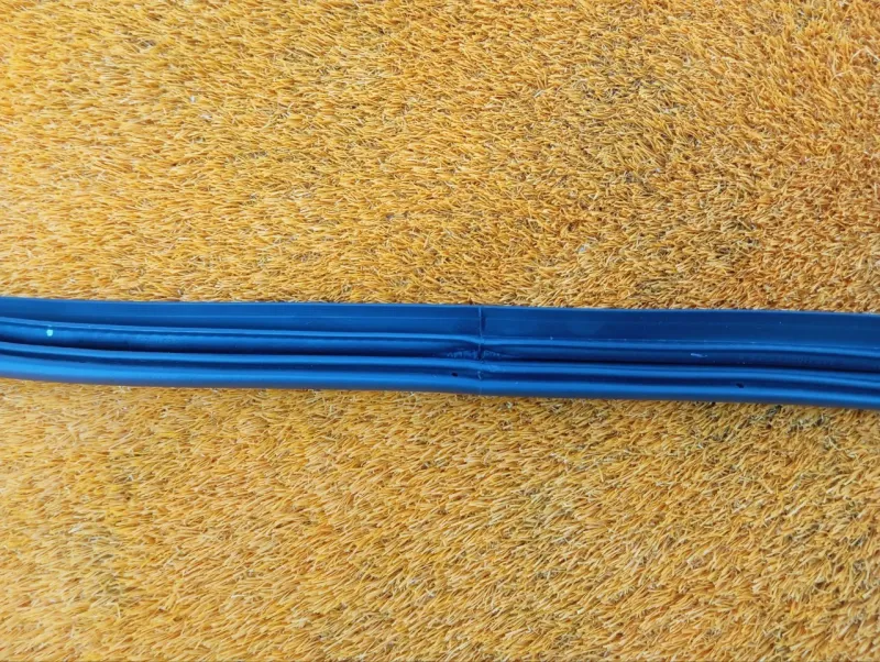 Уплотнитель проема двери