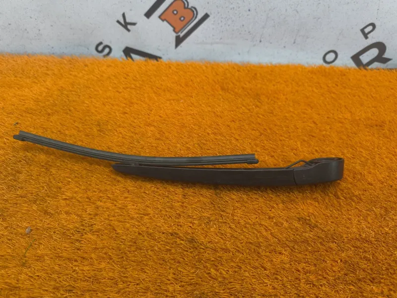 поводок стеклоочистителя