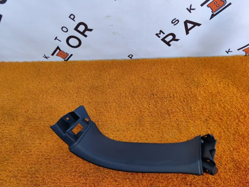 Обшивка двери багажника