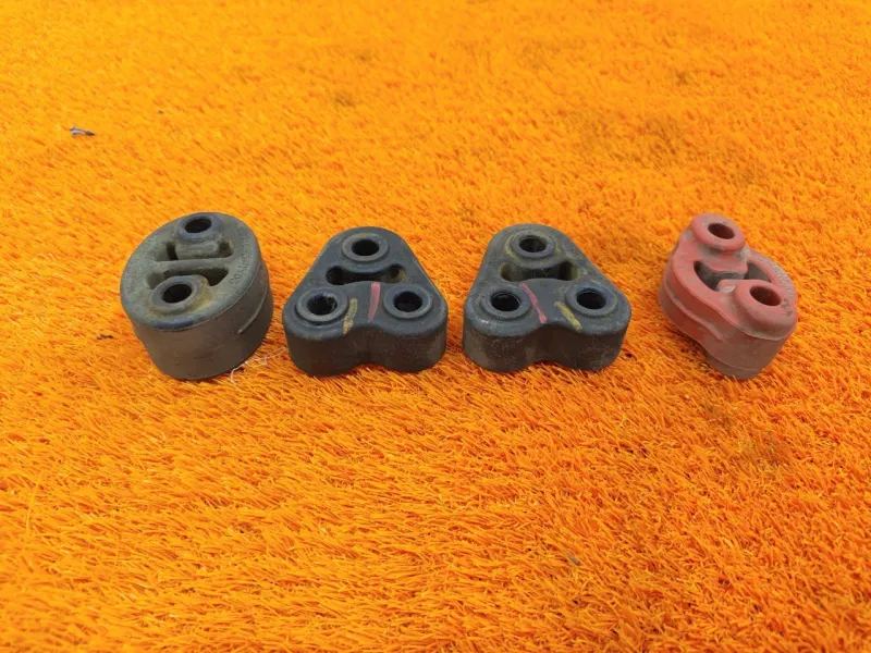 Крепление глушителя