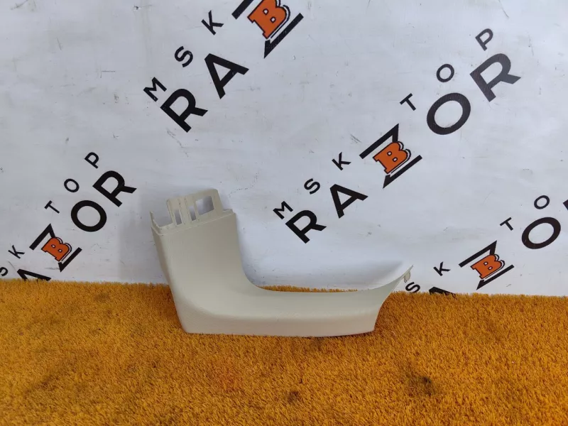 Обшивка крышки багажника