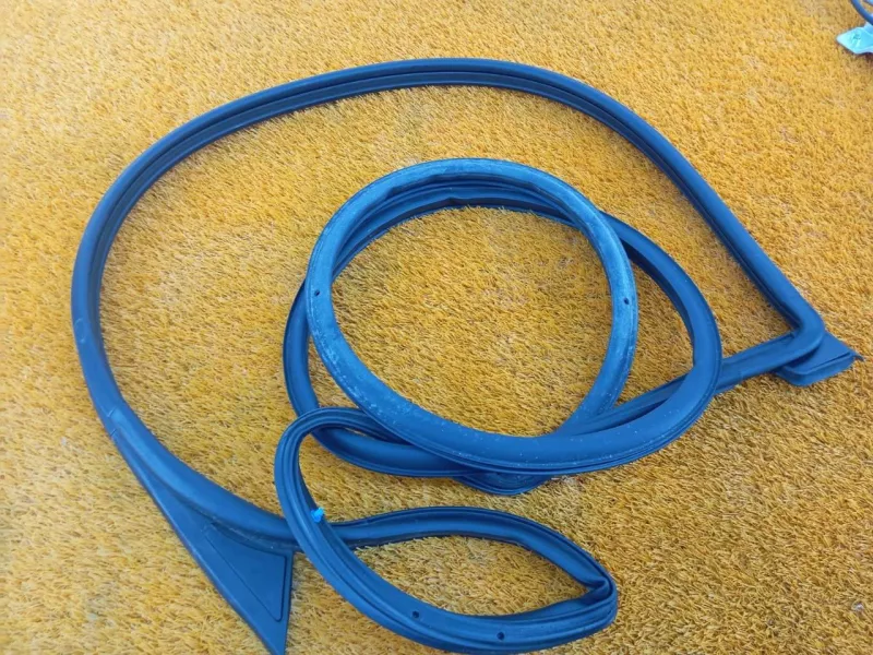 Уплотнитель двери