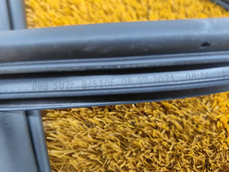 Уплотнитель проема двери