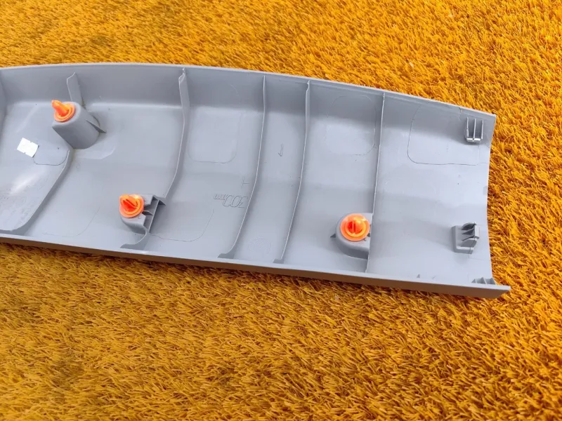 Обшивка двери багажника