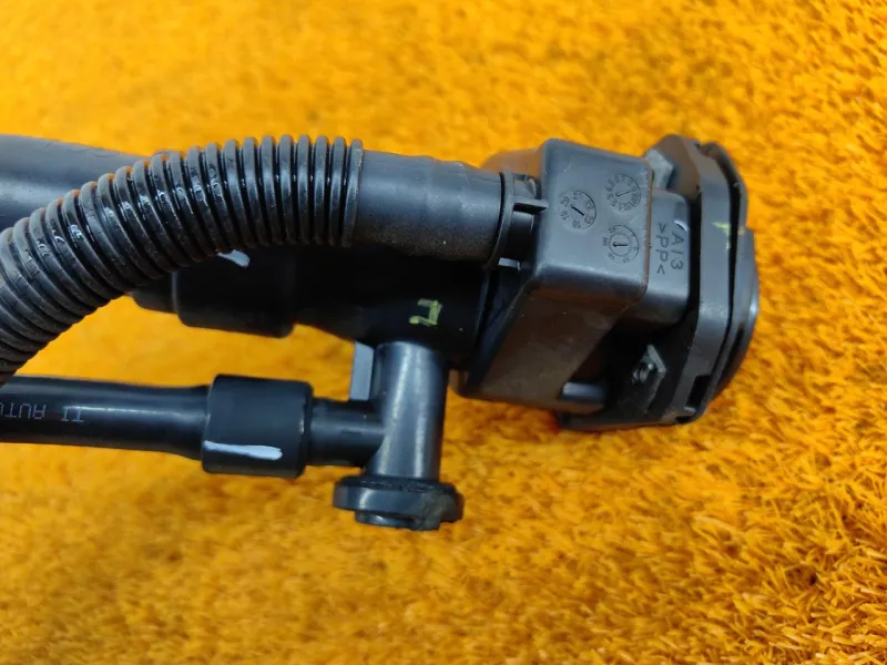 Горловина топливного бака