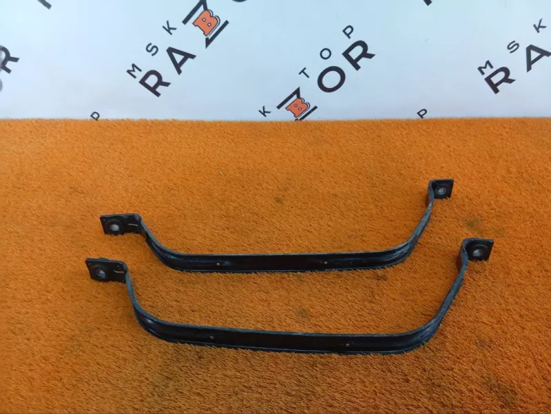 Крепление топливного бака