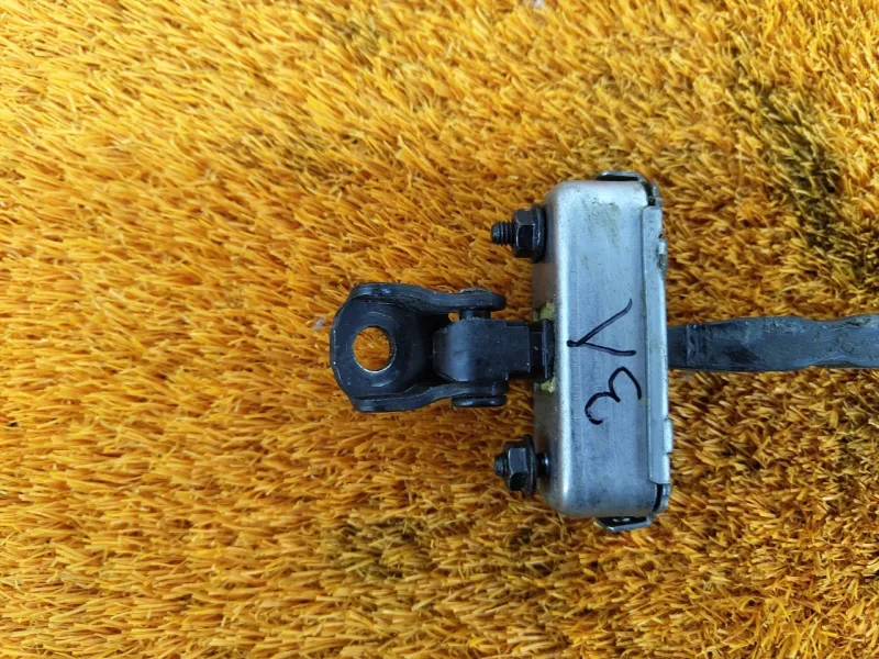 Ограничитель двери