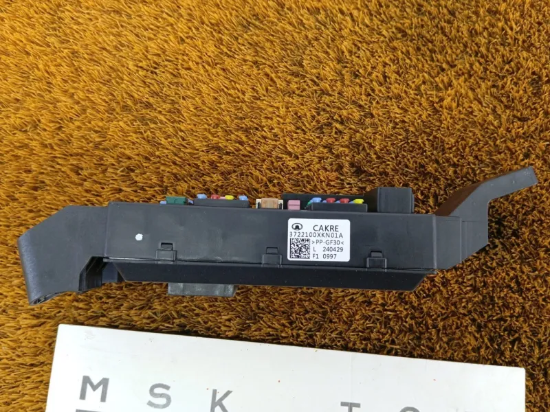 Блок предохранителей салонный