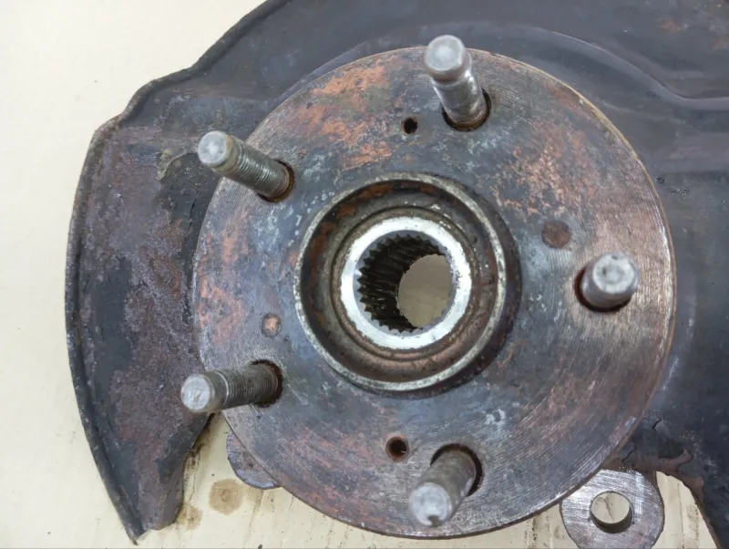 Кулак поворотный