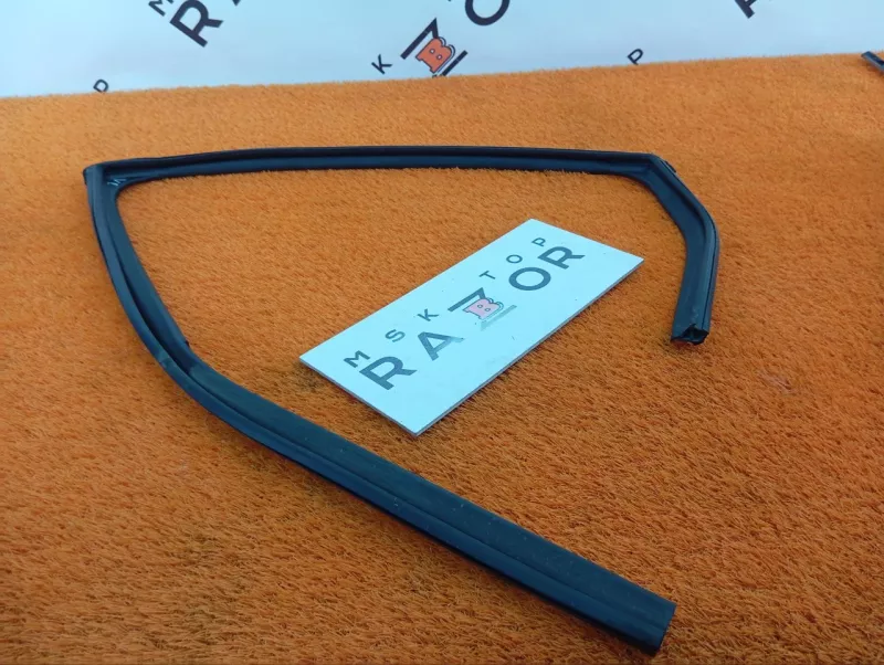 Уплотнитель стекла двери