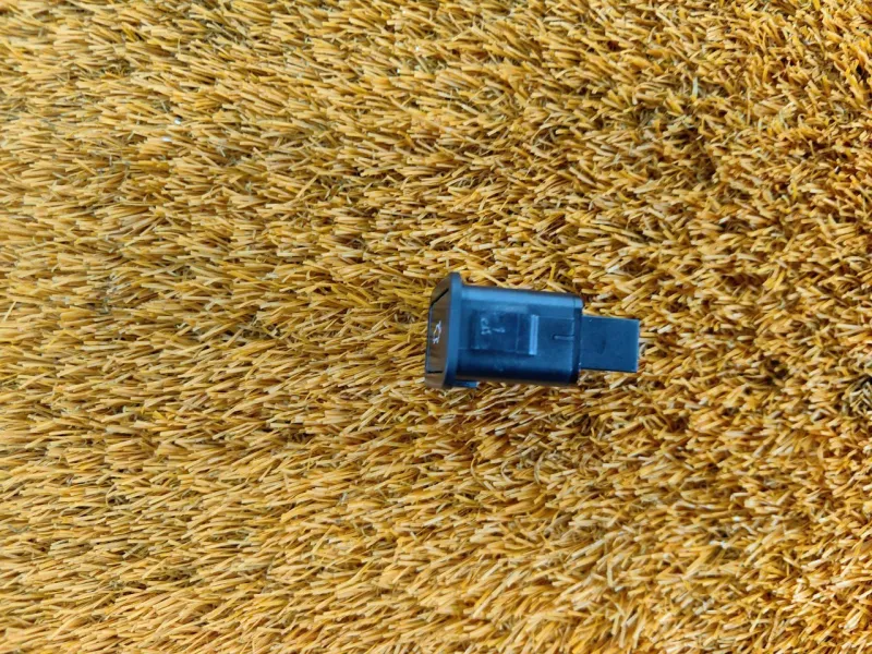 Кнопка багажника