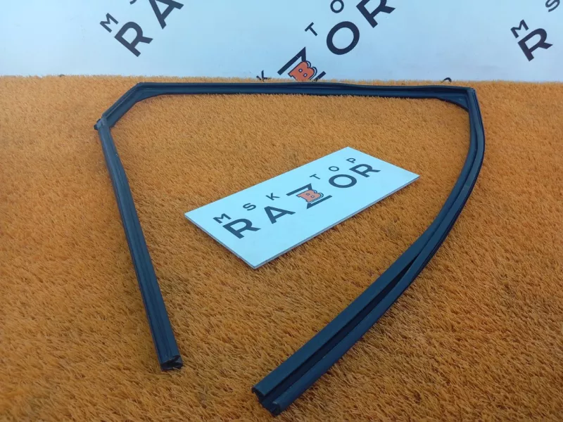 Уплотнитель стекла двери