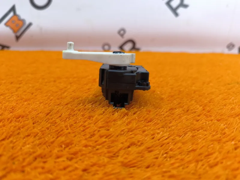 Моторчик заслонки печки