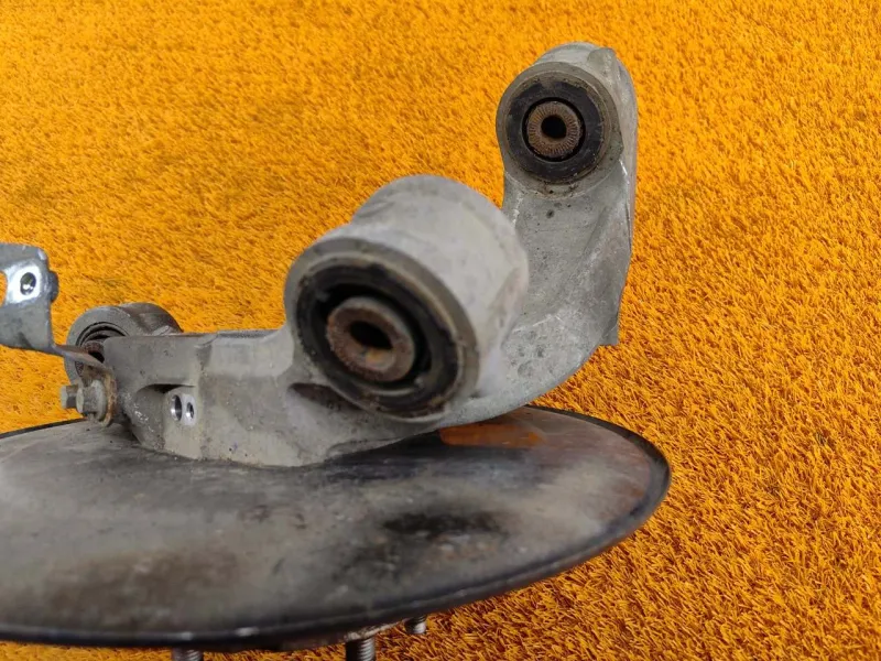 Кулак поворотный