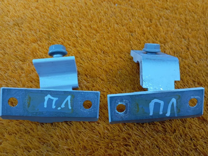 Петля двери