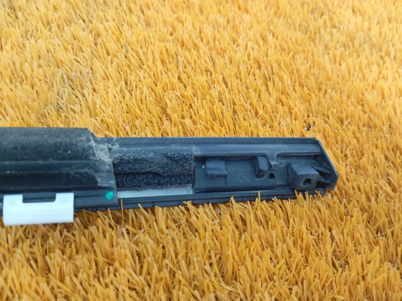 Уплотнитель стекла двери