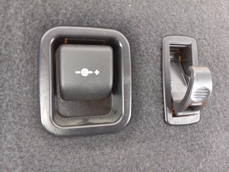 Обшивка багажника BMW X3 2018 7452460 G01 B47, правая