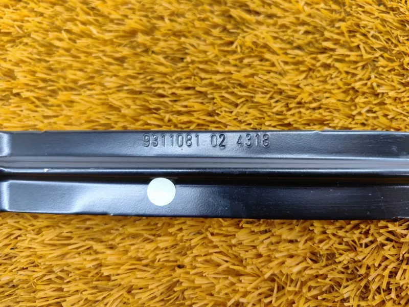 Крепление аккумулятора