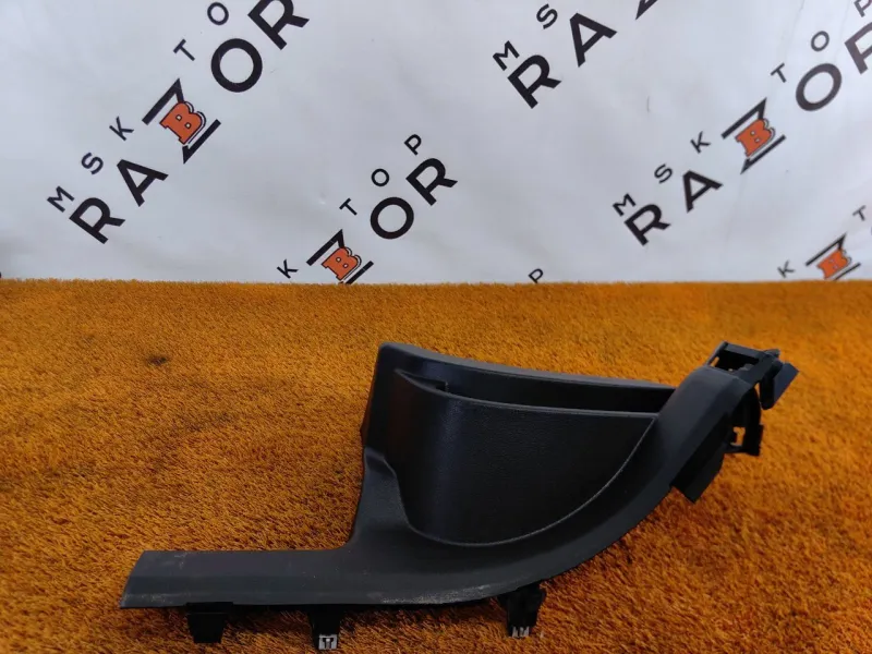 Накладка на порог салона