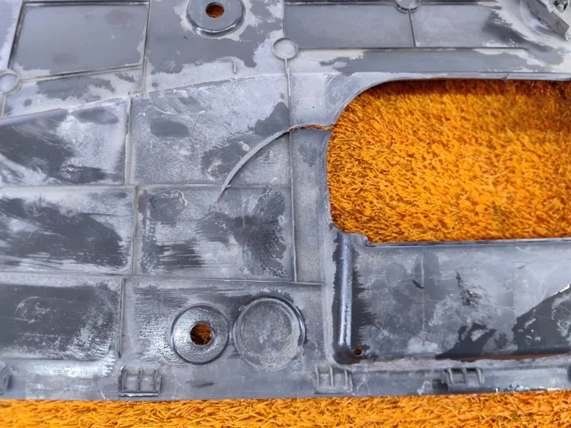 Накладка замка капота