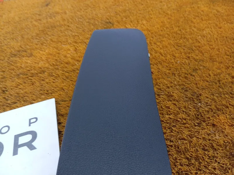 Декоративная накладка торпедо под дефлектор