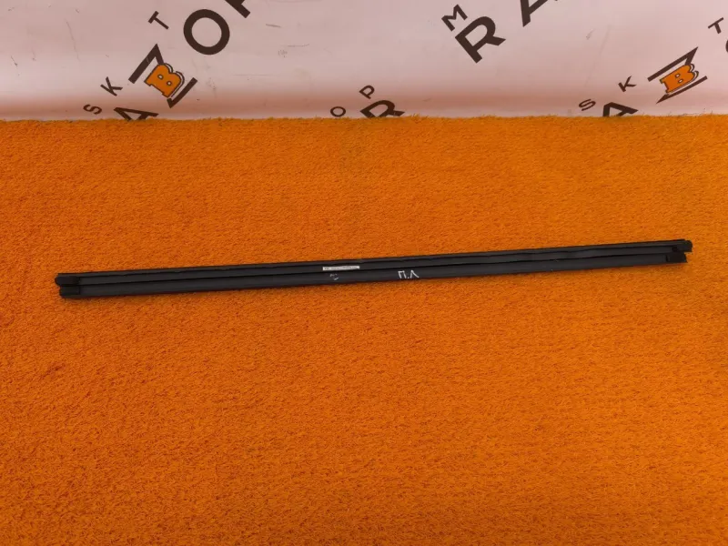 Уплотнитель стекла двери