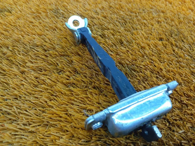 Ограничитель двери