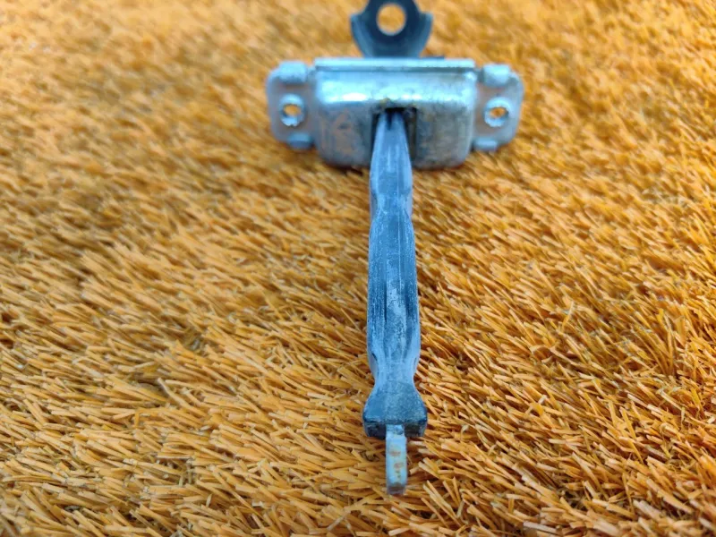 Ограничитель двери